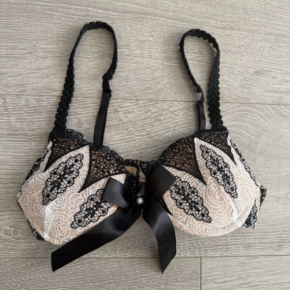 Beach Bunny Lace Bikini Top Black Nude Bow Detail XS - Picture 1 of 7